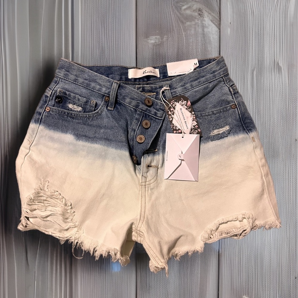 New with tags, Kan can shorts dip dye medium. They fit like a small.